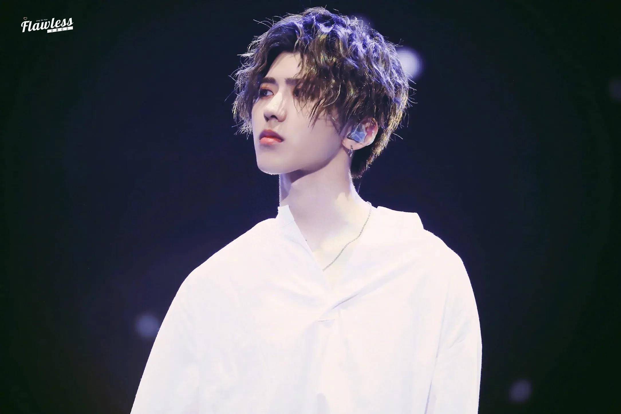 蔡徐坤:创意与才华的完美结合_表演_舞台_观众