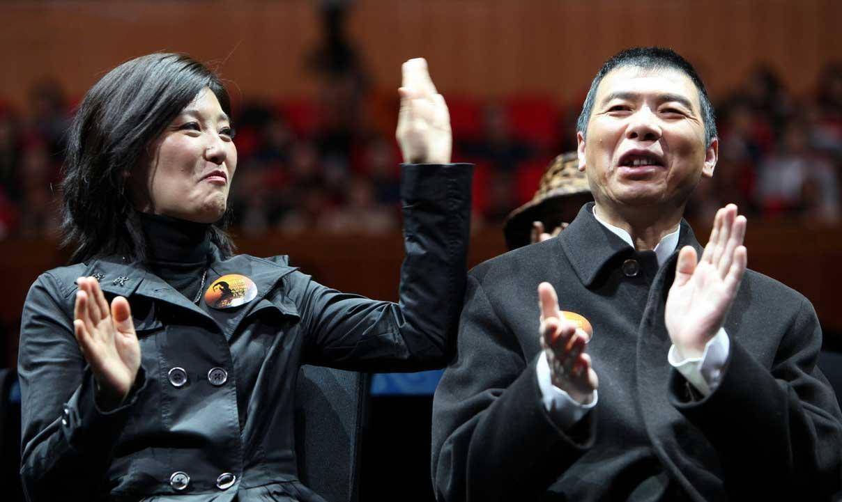 陈凯歌陈红夫妇,年龄相差16岁大名鼎鼎的陈凯歌,年轻的时候曾和四个