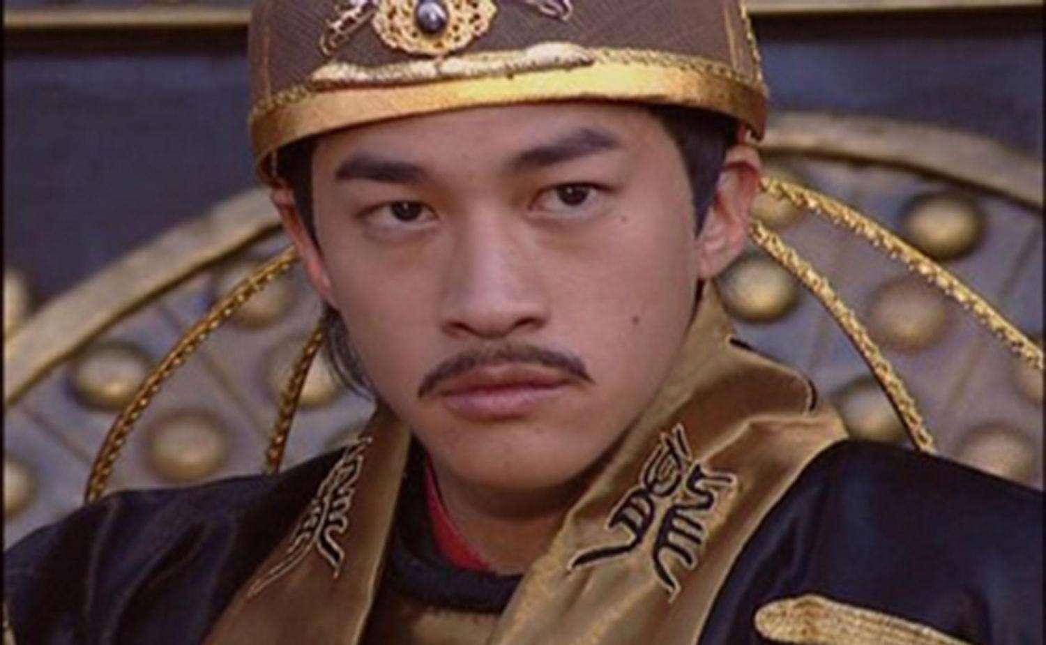 最后就是在《假面骑士》中饰演过村上社长的部下leo,是假面骑士psyga