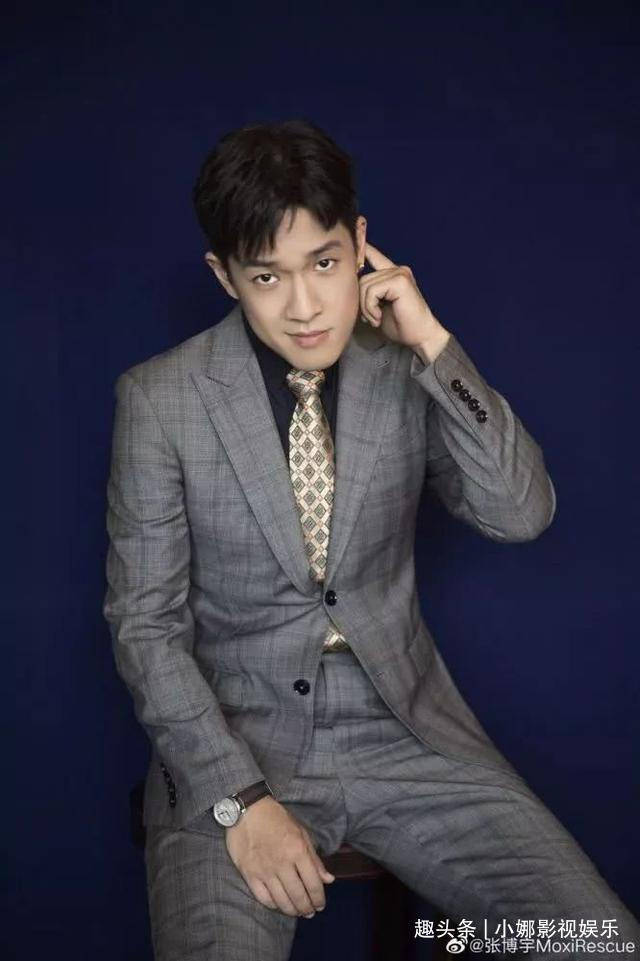 隔行如隔山,演员就是演员,导演才是演员的直接boss,所以boss的2.