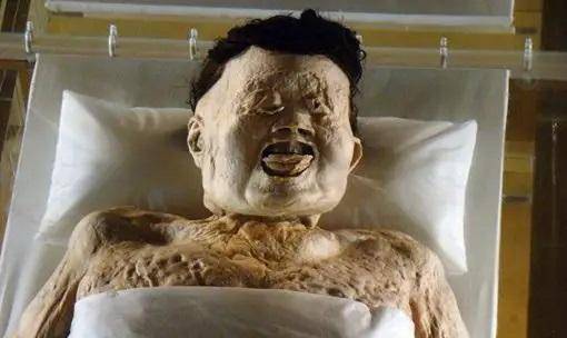 一代功臣在家中突然死亡,而宰相夫人,却成了最大的