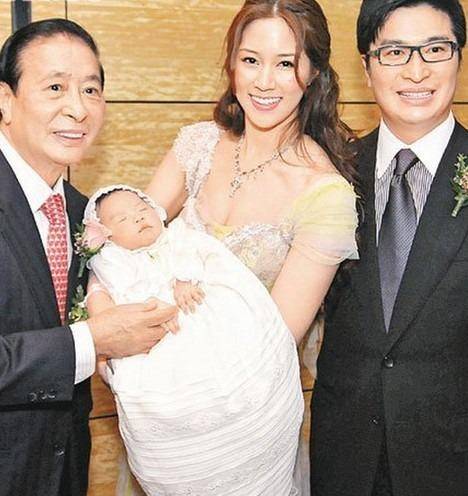 "好命"的徐子淇:24岁嫁千亿豪门,33岁生4胎,公公送一亿彩礼_霍启山_李