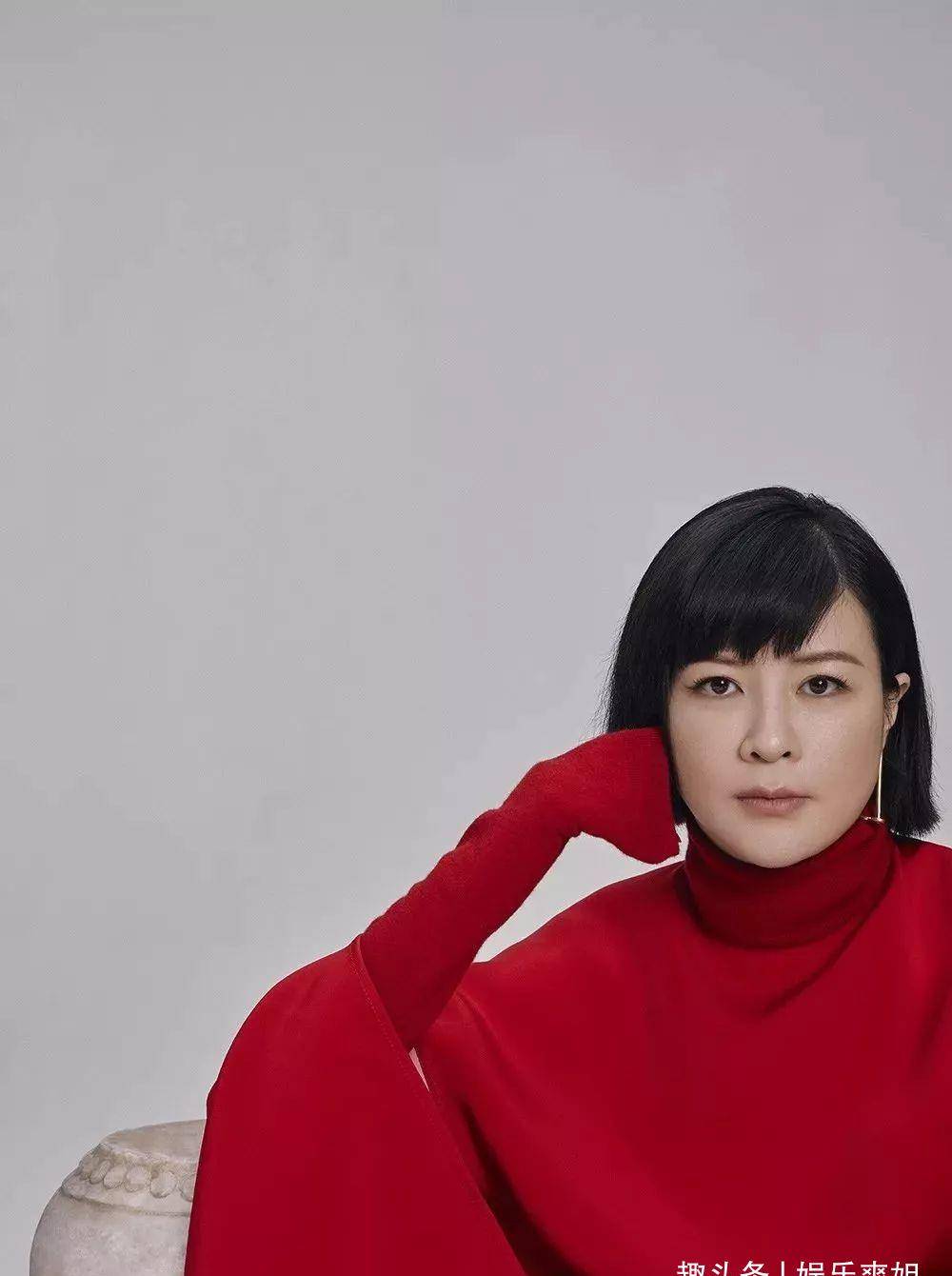 杜华被指模仿小花杨紫,发型服装多处雷同,网友:美女都是相似的_照片