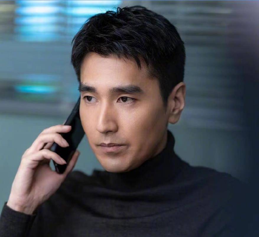 高圆圆采访中首谈女儿,透露女儿颜值像赵又廷,是梳小辫版的爸爸_孩子