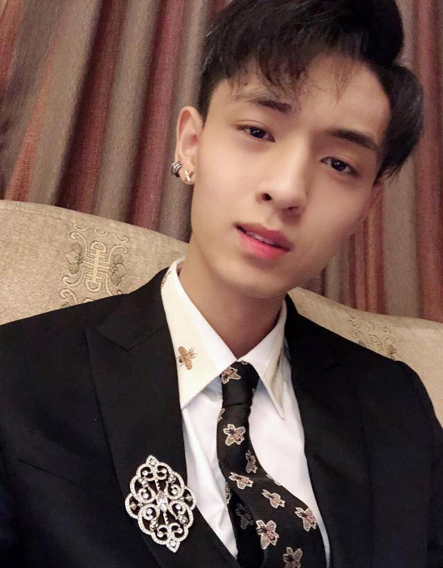 岳云鹏孙越,孟鹤堂周九良,张鹤伦郎鹤焱等,德云社的"当家花旦"上台