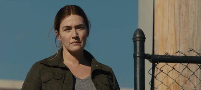 最后说一句,饰演罗莉的朱丽安妮·尼科尔森,某些时刻,我甚至觉得她的