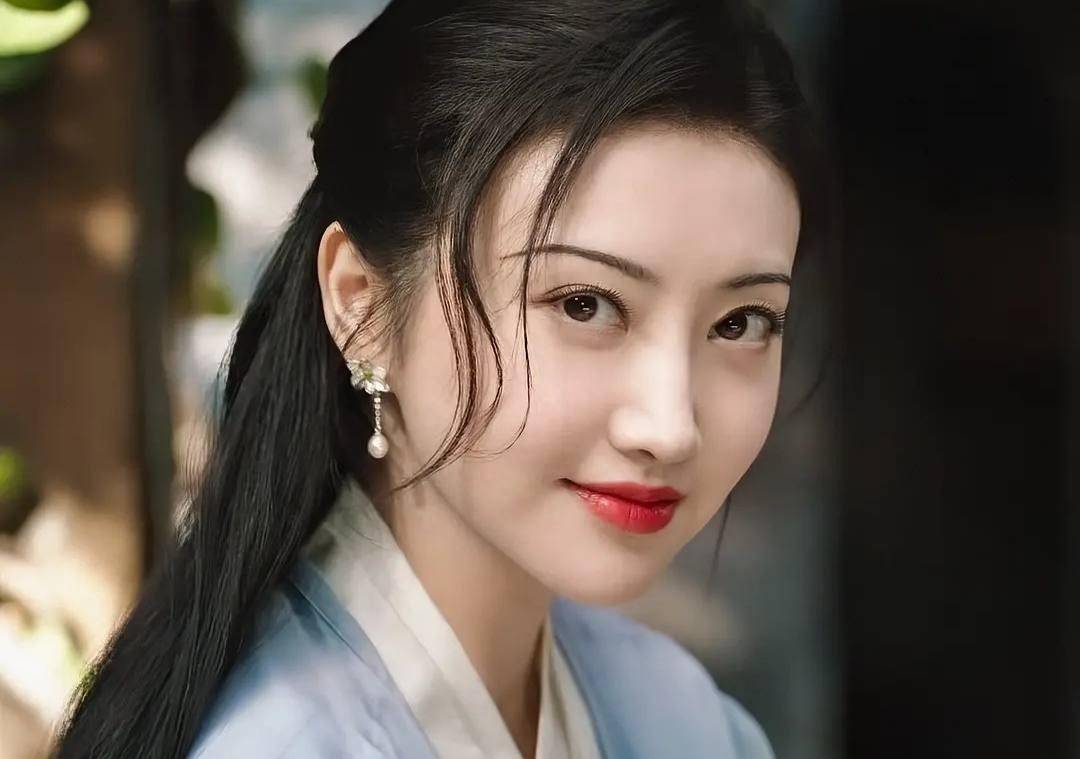 北影校花景甜20岁—35岁颜值变化,一直很甜,《司藤》是巅峰_电影_传奇