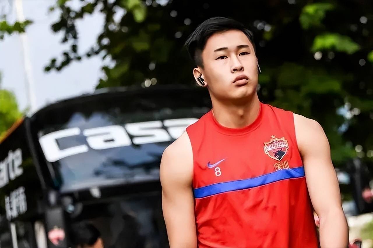 戴伟浚:本土金特罗无论是拦截抢断还是组织策应,都有独到之处.