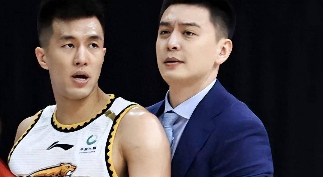 郭艾伦正式官宣,辽篮将帅终究成对手,名宿王仕鹏朱芳雨对决杨鸣_比赛