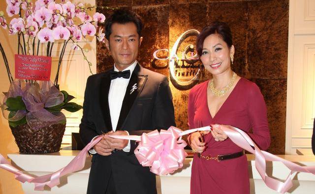 前港姐亚军新春照常拜年,称用精油擦鼻杀菌_郑裕彤_邝美云_郑家