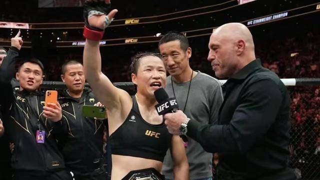 张伟丽再度卫冕,收入超过过去4年总和,10年前还是幼儿园老师