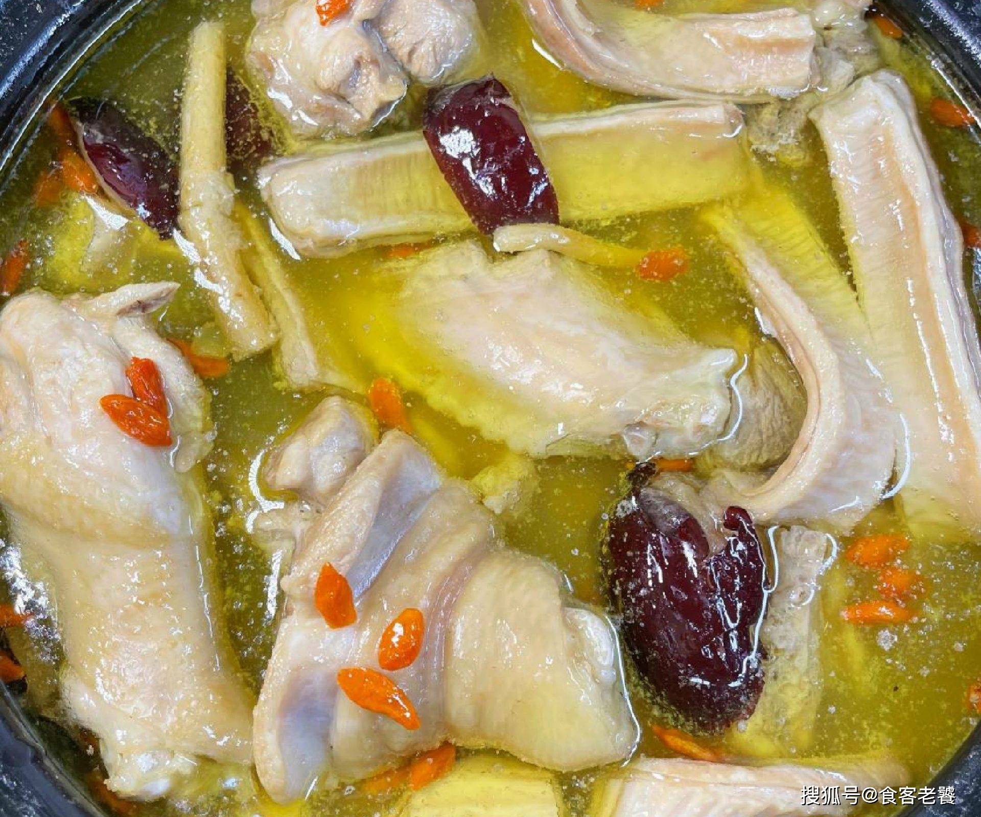 丈母娘说猪肚鸡汤这样做,猪肚香嫩爽口,汤汁鲜美滋补,养生健脾_红枣