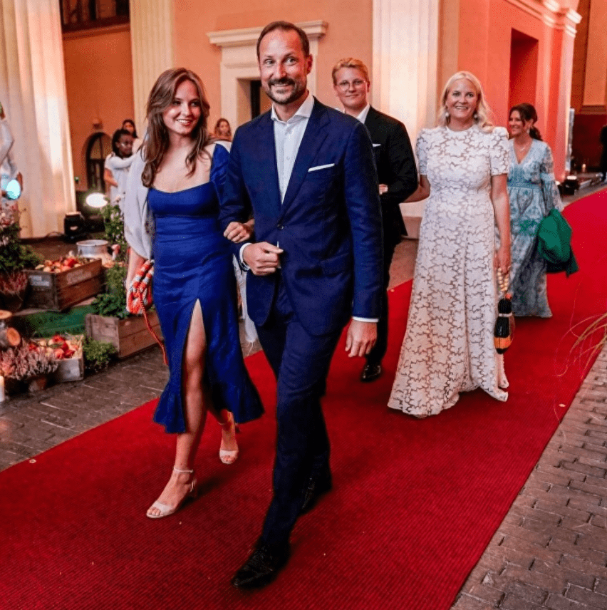 寿星穿白裙仍清纯,玛莎公主黑人男友缺席_梅特_王储_穿着