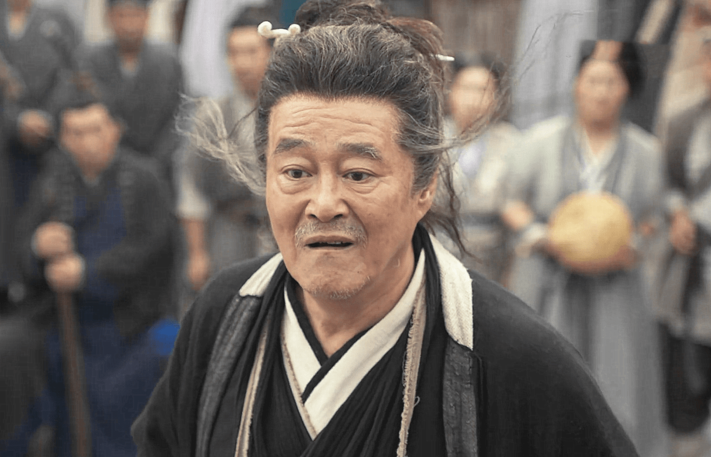 45岁的冯绍峰,66岁的赵本山,同样是"大龄男主",差距一目了然_剧中