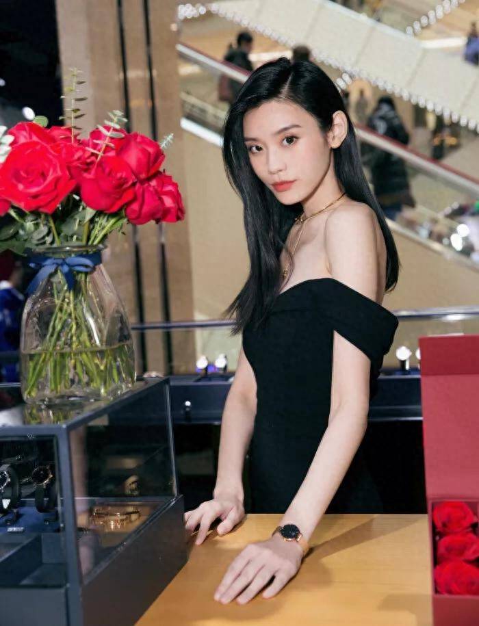 "幸运儿"奚梦瑶:20岁走红,30岁嫁24岁豪门,诞下长子获奖7亿_何猷君