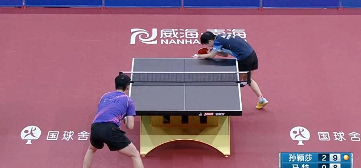 孙颖莎3-0击败男选手马特,李隼秦志戬面露微笑连连点头_进攻_比分