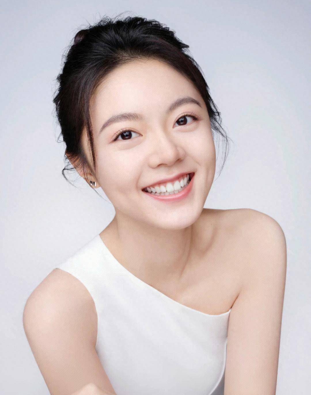 曾经的国民闺女赵今麦长大了,身材颜值都在线_时尚_女神_魅力