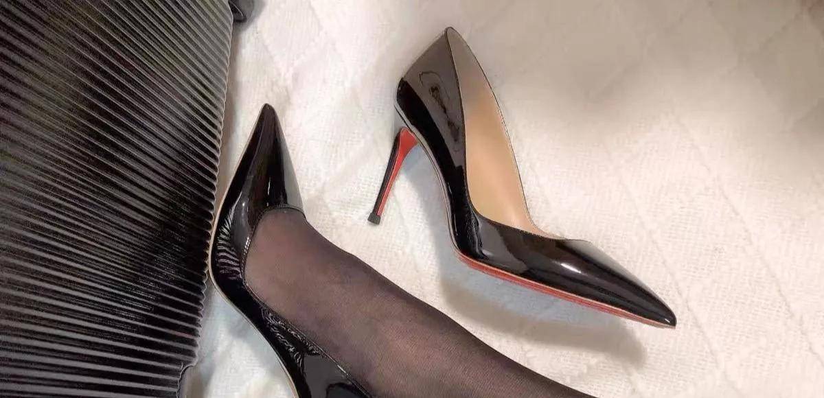 作为资深腿模,什么样的高跟鞋才能秀出可爱的双腿呢?_鞋子_展现_足部