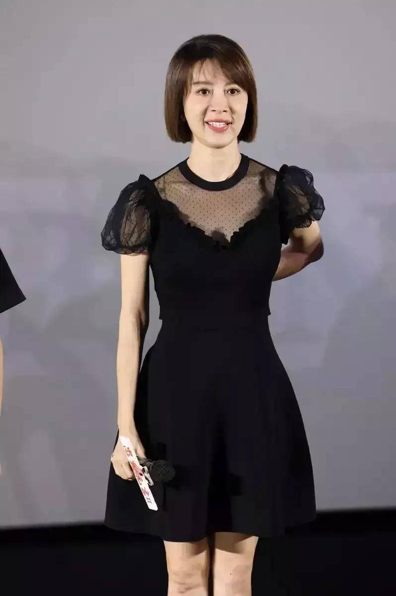 作为博纳的老板娘,金巧巧好像是第一次出演自家电影的主角,她非常感谢