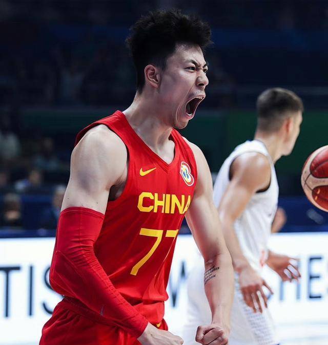 曾令旭提出妙招,建议乔帅上五大,李凯尔防琼斯_周琦_身高_能力