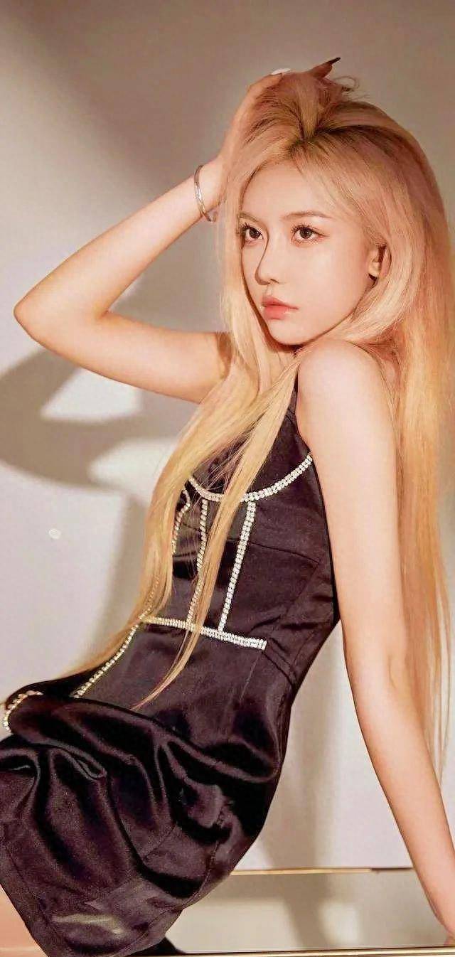 揭秘御姐风格:从头到脚教你如何穿得漂亮又优雅_细节_显得_气质