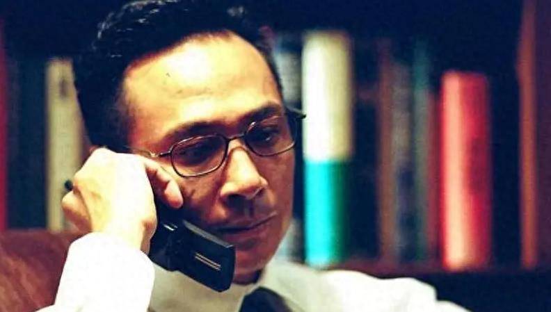 从1991年开始,黑帮头目韩琛对老大尼坤的忠诚以及他与黄志诚探长的