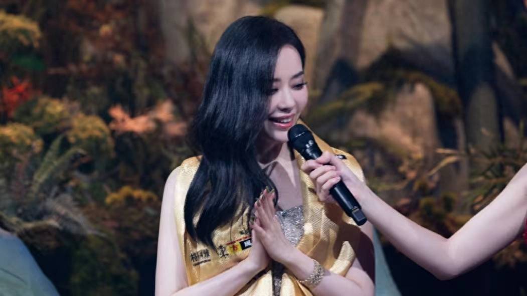 周深郁可唯获得东方风云榜最佳歌手,张杰张靓颖获亚洲最佳歌手_周笔畅