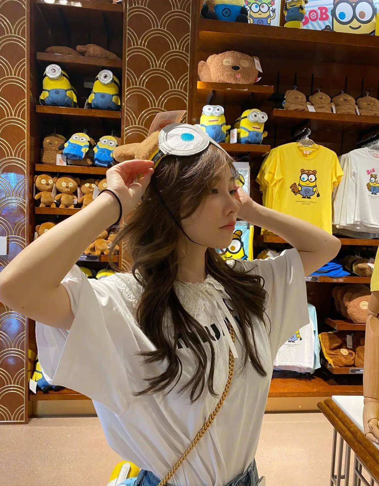 冯提莫的身高成谜,但是很会拍照,妥妥的大长腿_莫莫_写真_感觉