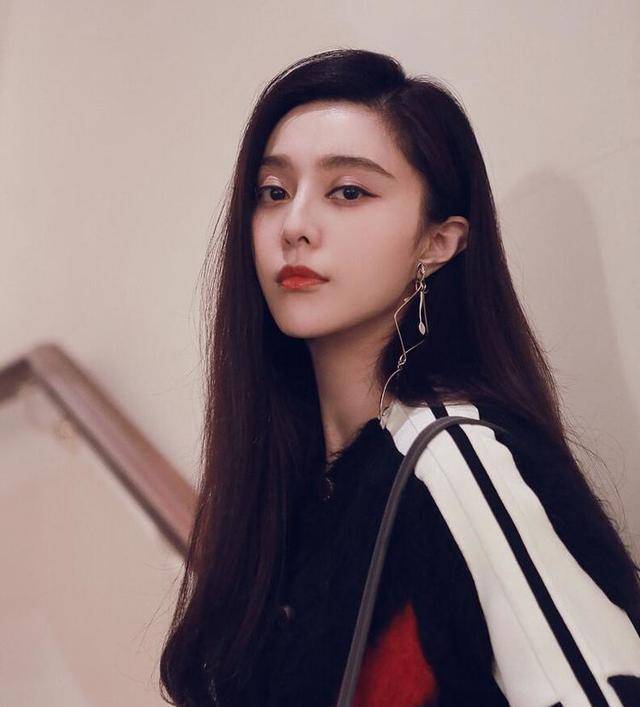 古力娜扎韩国颁奖,神仙颜值艳压韩星,自嘲英语差有点萌_演技_台词_女