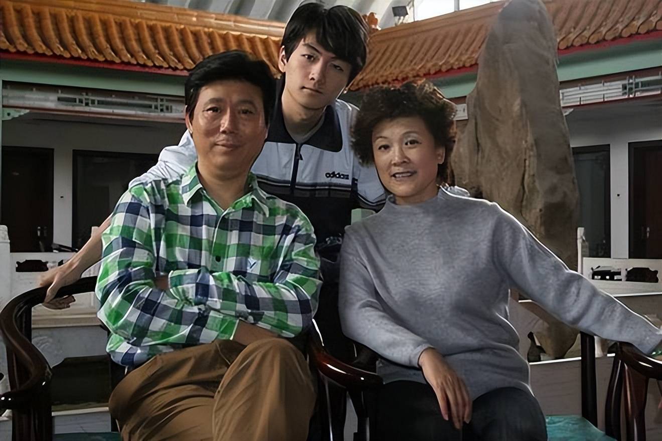 孙维熙的支持不仅体现在生活的琐碎中,还在于他对宋春丽事业的完全