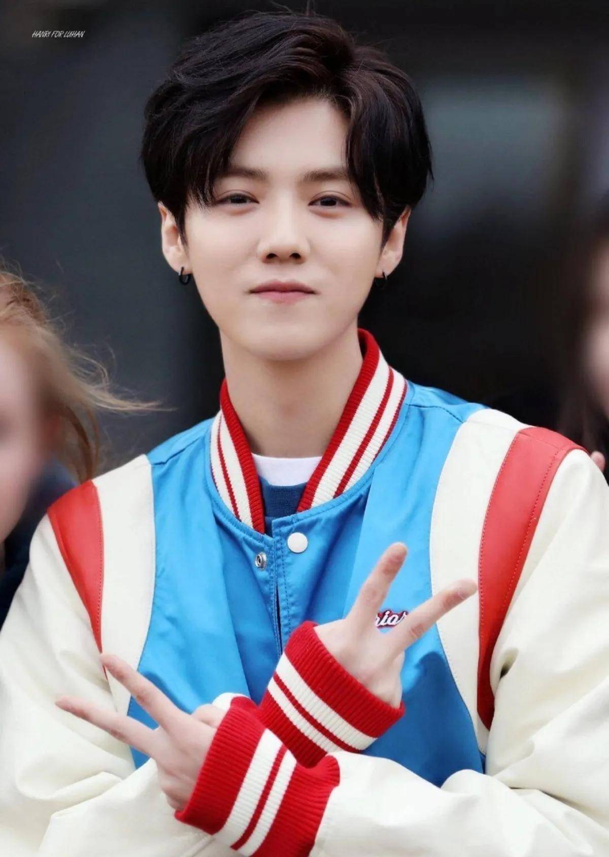 鹿晗,生的精致,但一点也不娘,帅帅的,骨子里的爷们_孩子_大哥_成龙