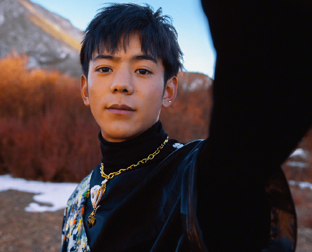 丁真时尚大片首秀,气质野性与纯真并存,超强表现力不