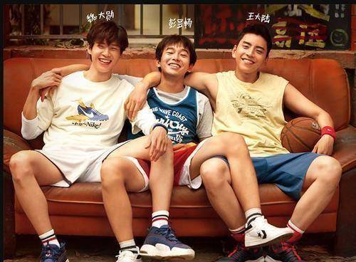 彭昱畅饰演的是个肌肉萎缩的绝症病人,一旦开拍,就不能使用手脚.