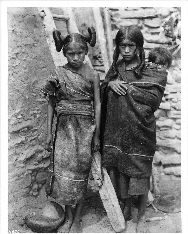 在18世纪晚期,切罗基族的女性都是作为公民参与部落事务的.