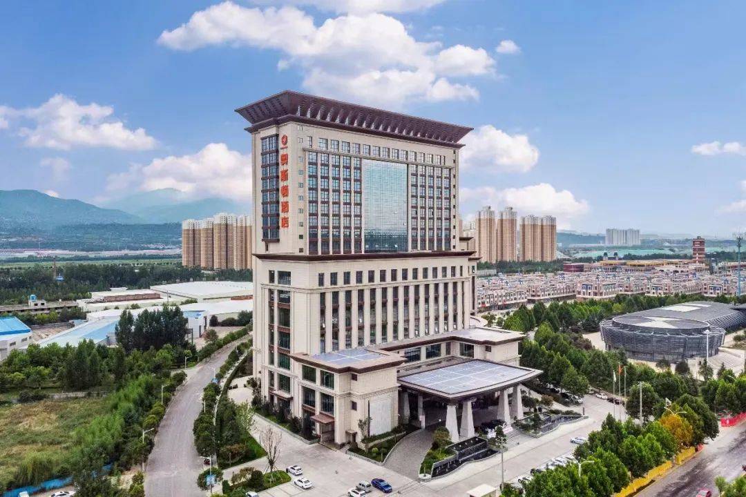 改善"住"的体验,支持奥斯顿优尚酒店,九龙山温泉酒店引进专业管理团队