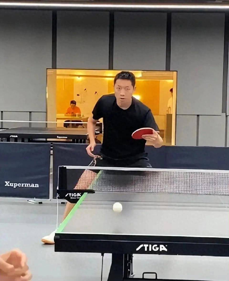 许昕:把乒乓球搞成贵族运动,上海开球馆最低180时有指导500时_小时