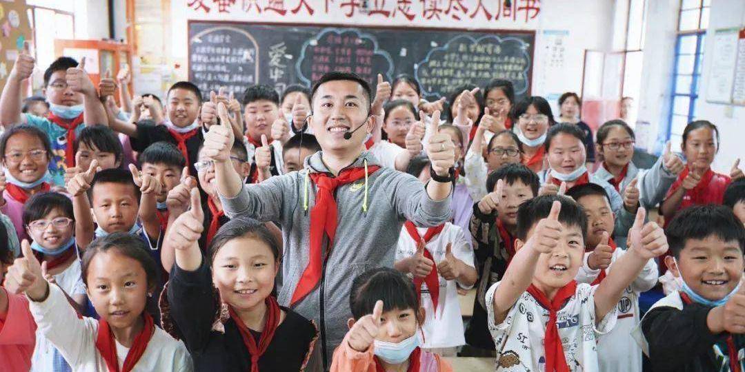 双十佳候选人:大龙 主持人的 "n" 种可能_视频_读书会_工作