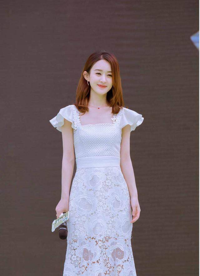 赵丽颖玩起了小清新?白色镂空连衣裙甜美到爆,这样穿很减龄!