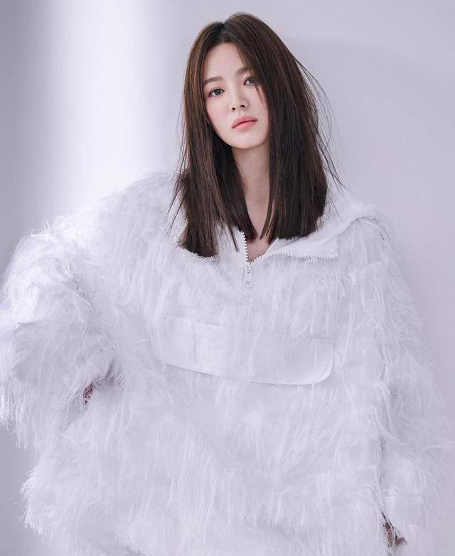 宋慧乔生图变成黄脸婆,内衣外穿仍显憔悴,"南韩女神"地位不保_白色