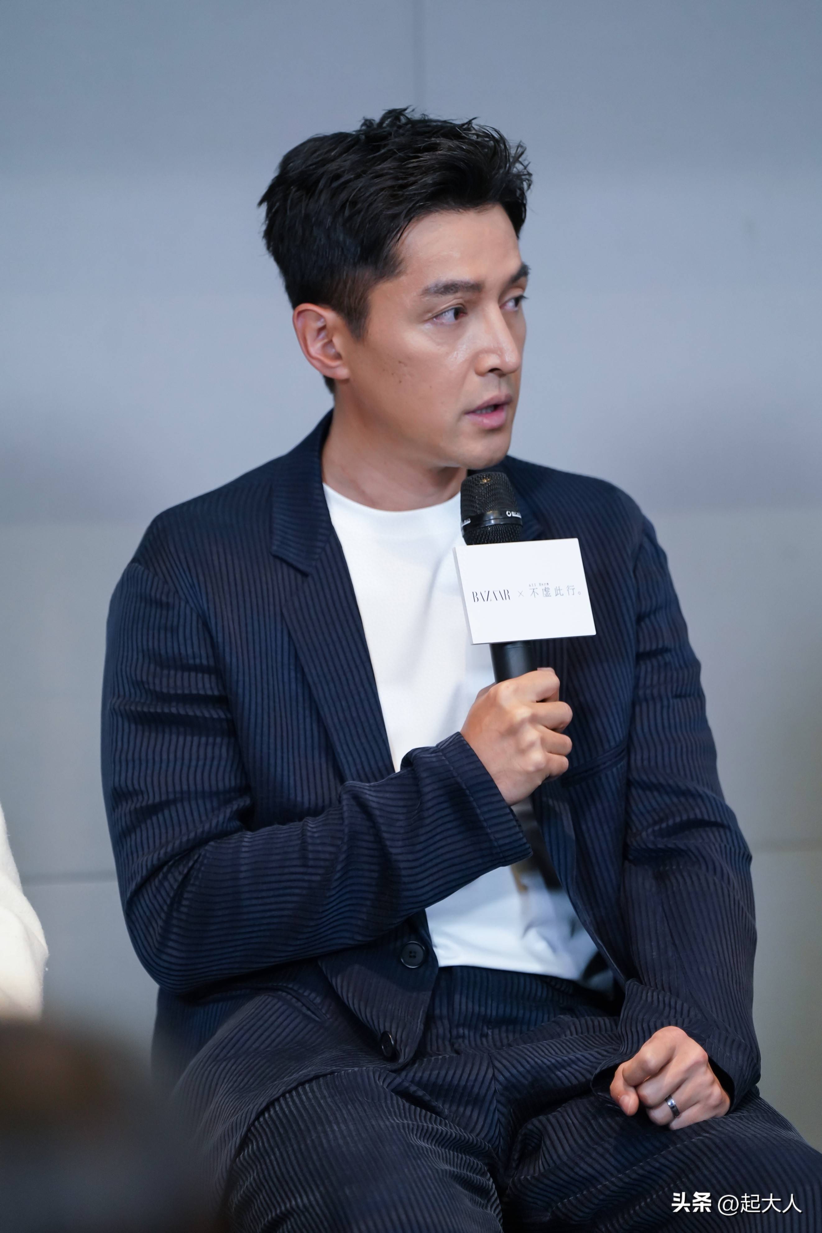 胡歌亮相电影《不虚此行》活动现场,回应"退圈"传闻_沙龙_微博_网友