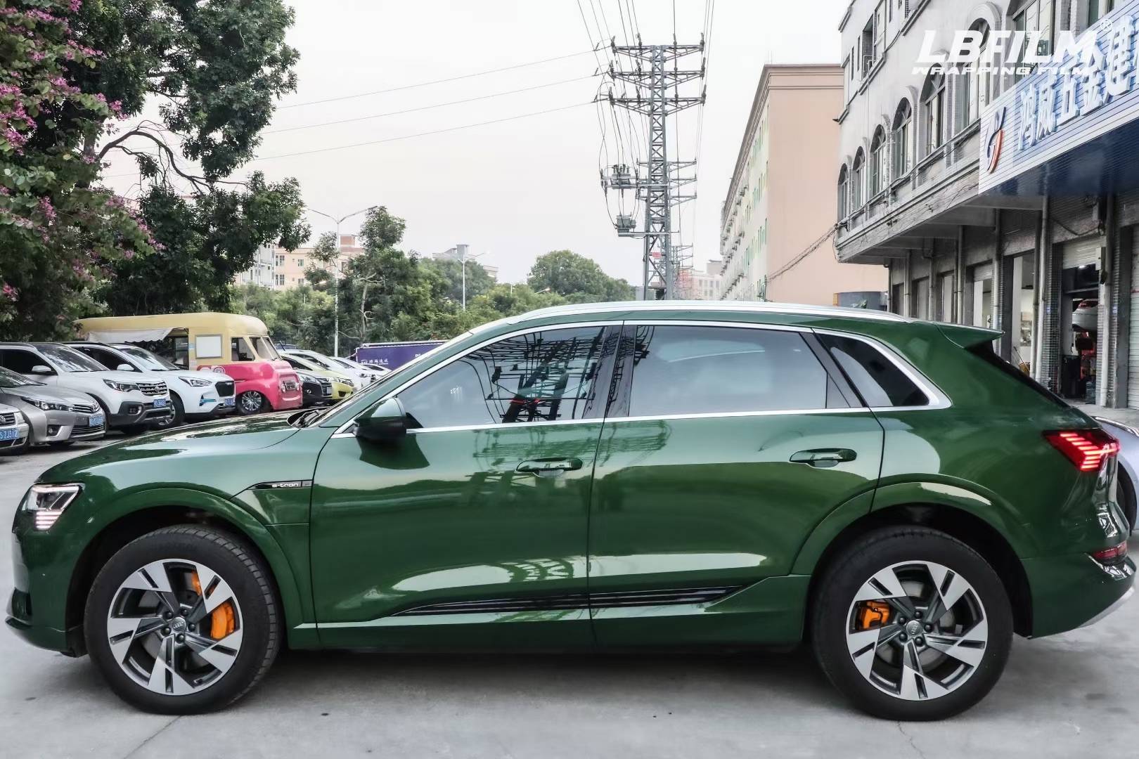 奥迪e-tron-lb改色膜原厂漆索诺玛绿,有着别样的魅力_搜狐汽车_搜狐网
