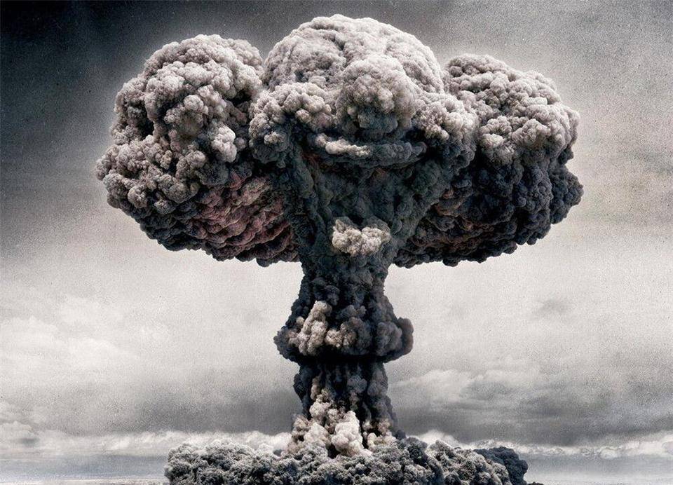 二战广岛原子弹,从投弹到爆炸仅用43秒,美军轰炸机怎么逃生?