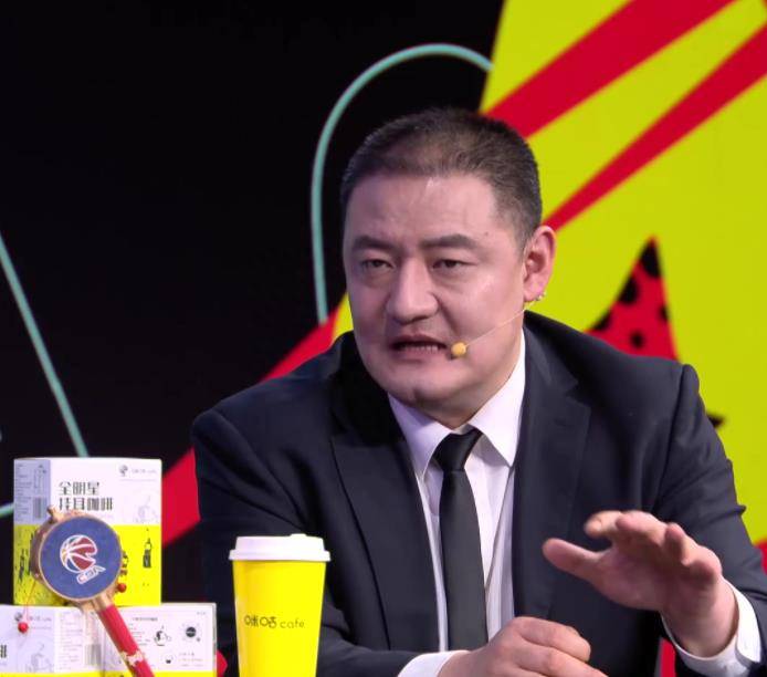 两大名宿谈论我们男篮发展倒退真相,巩晓彬将矛头指向功利_焦健_球员