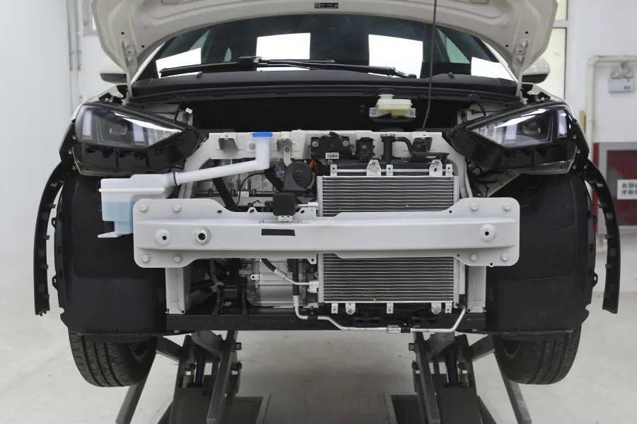 比亚迪海鸥:别看车小,前后还都有防撞梁