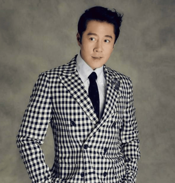 蔡国庆55岁生日宴朴素布置,看出老婆很用心,豪宅里堆满儿子玩具