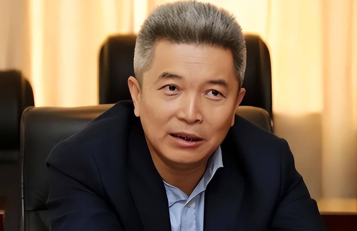 2000年,女儿曹艳萍领着男友来见曹德旺,曹德旺坚称:你配不上他!