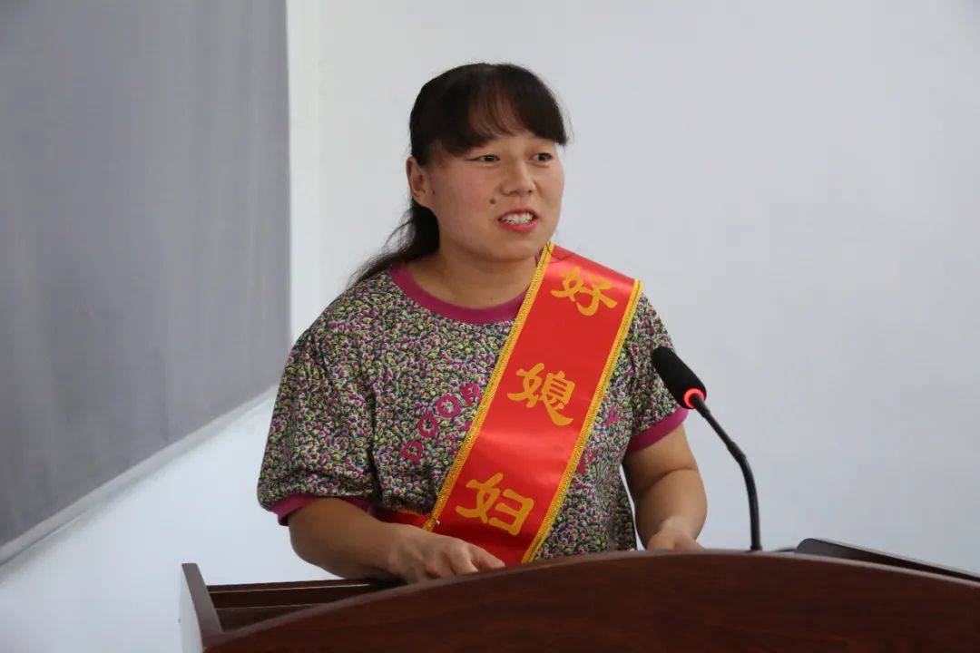 云阳镇云钢社区开展"乡村光荣榜"人物宣传选树活动_模范_道德_建设