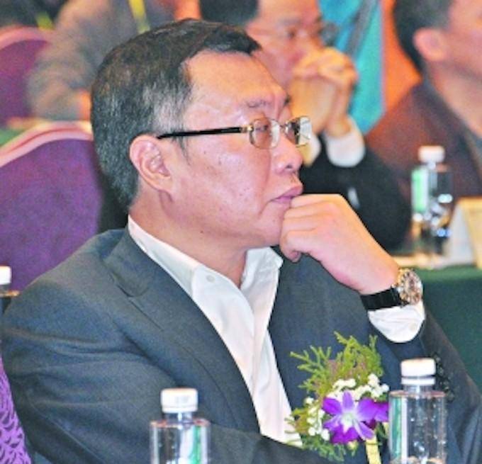 因不满银行柜员嘲讽,张小波一怒之下取走存款,银行行长上门道歉_网友