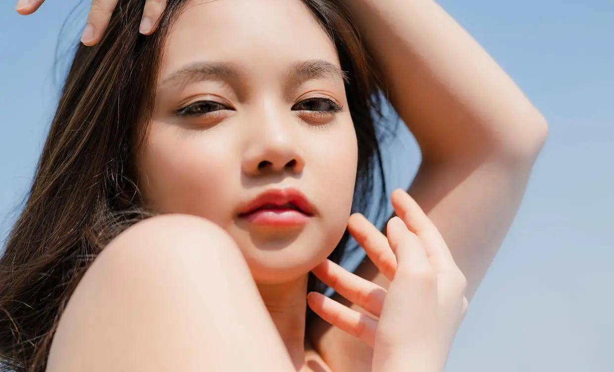女子的特殊监狱里,囚犯身材和外貌堪比模特,定期举办时装秀赚钱_教育