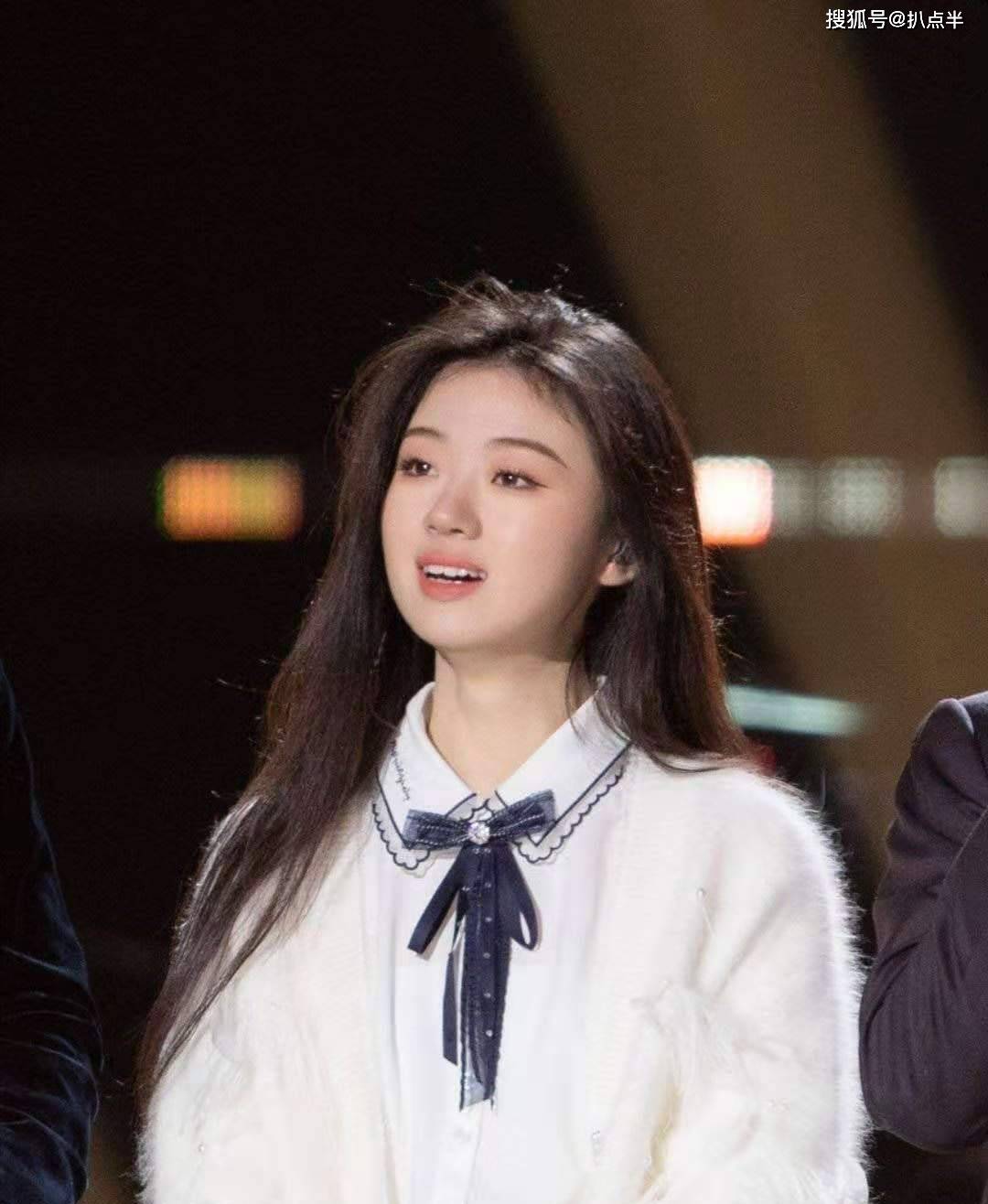 可以说,尽管还没有达到张碧晨的火爆程度,但如今才22岁的单依纯,未来